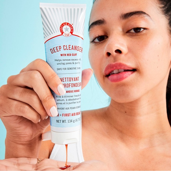 ๐ฟ First Aid Beauty Deep Cleanser with Red Clay - Picture 2 of 5